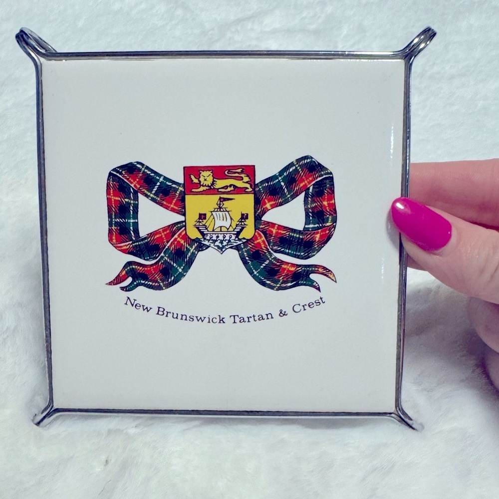 VTG Ceramic New Brunswick Tartan & Crest Tile Trivet Made in England H&R Johnson